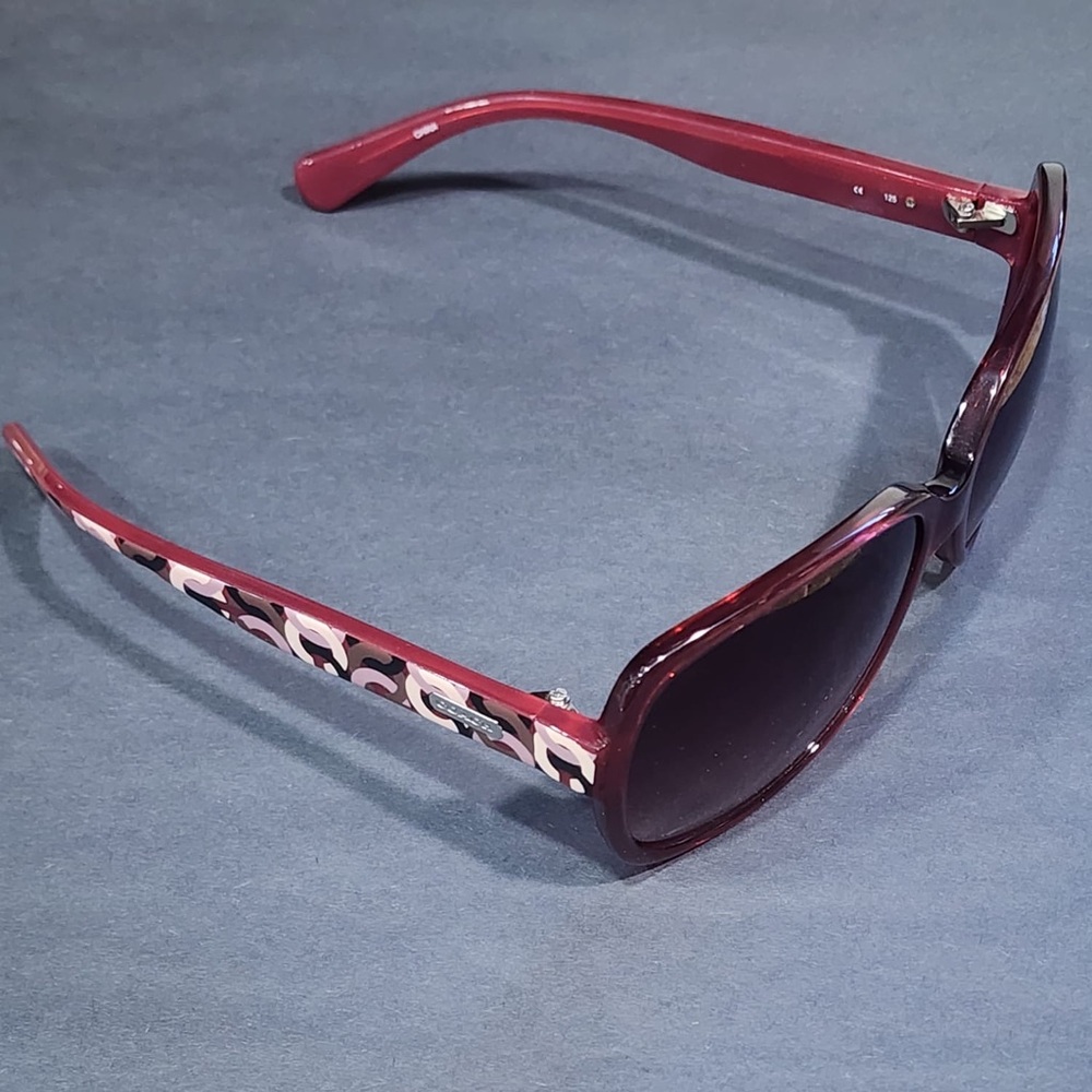 Coach women’s pink sunglasses w case